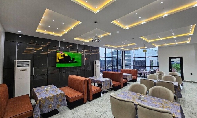 Igwuruta Hotel | Reens Suites and Apartment