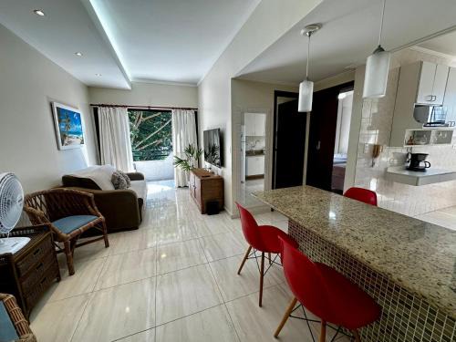 Tombo Apartment | Refúgio Aconchegante a 3 quadras da Praia do Tombo!