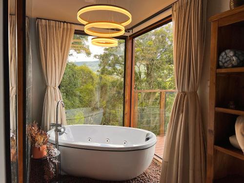 Leoberto Leal House | Refúgio dos Lobos ao Lado de Alfredo Wagner - SC