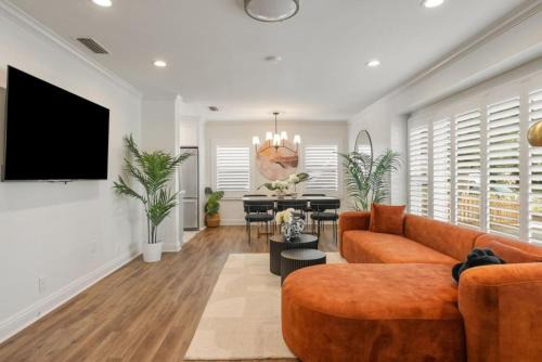 South of Conant House | Refreshing Escape- Hot Tub- Games- Sleeps 10