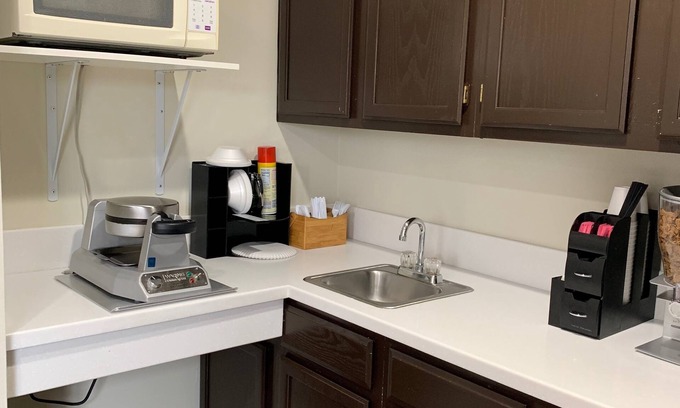 Fayetteville Hotel | Regency 7 Motel