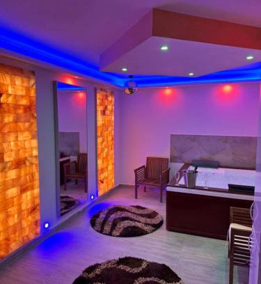 Sibiu Apartment | Regim Hotel Hanea jacuzzi in camera,piscina exterioara si sauna comuna