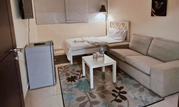 Al Zahiyah House | Regular Room - Shared Bathroom