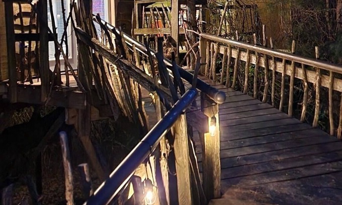 Farmersville Bed & Breakfast | Relax amongst the trees in this beautiful romantic treehouse