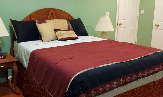Baldwin Apartment | Relax and rejuvenate in this Hideaway Apartment close to public transportation .