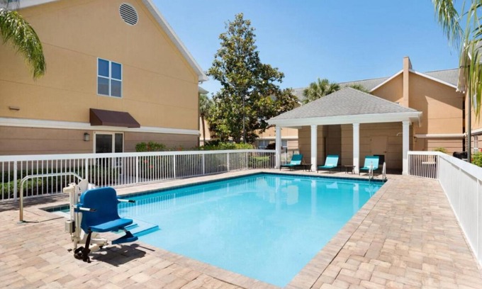 Feather Sound House | Relax and Unwind in Clearwater! Swimming Pool, Free Breakfast, Full Kitchen!