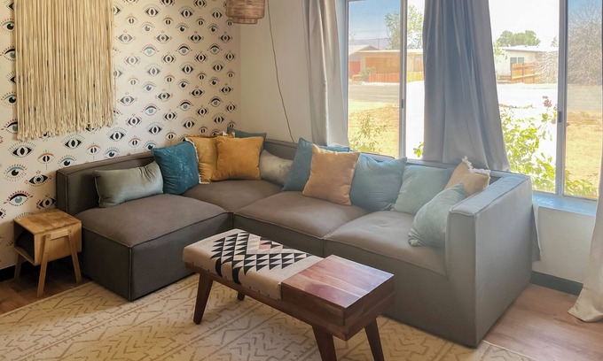 Twentynine Palms House | Relax in 29 Palms home with cowboy tub, hanging chairs, and beautiful murals.