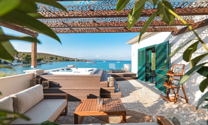 Zman House | Relax in a comfortable villa in a quiet town on the Adriatic Sea