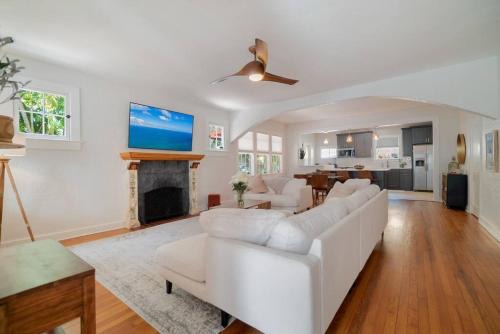 Southside House | Relax in Hacienda de Paradise in SoSo West Palm Beach