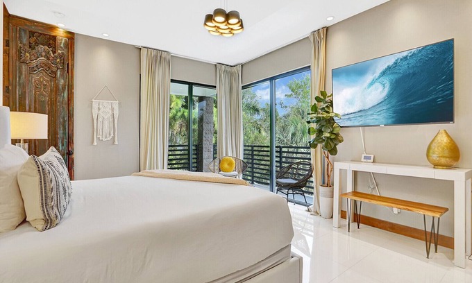 Northeast Miami Villa | Relax in Style: Your Balinese Waterfront Hideaway Awaits!