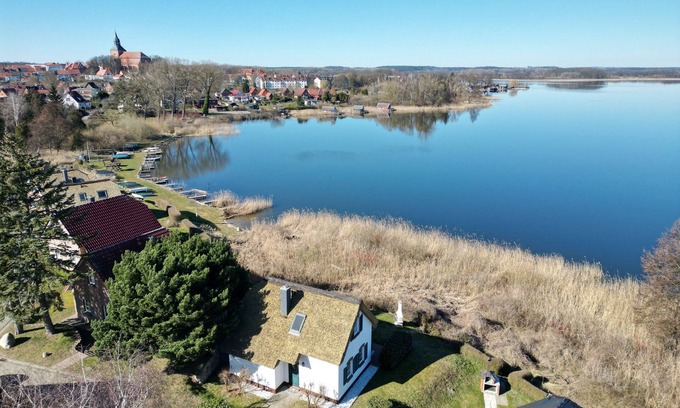 Sternberg House | Relax in the idyllic vacation home Seerose am See!