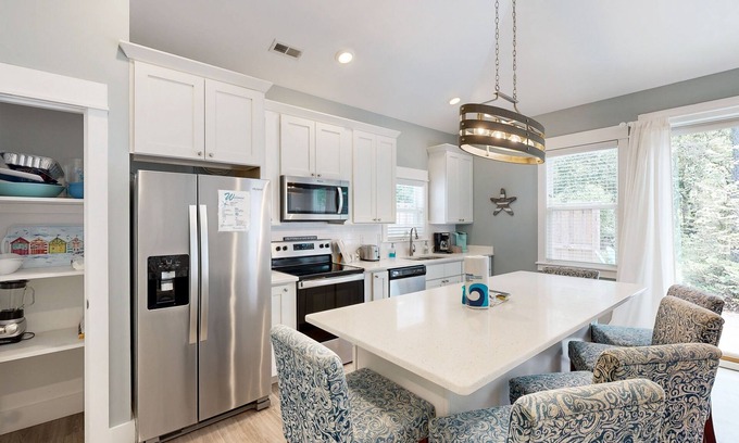 Corolla Light Condo | Relax in this inviting condo with pool