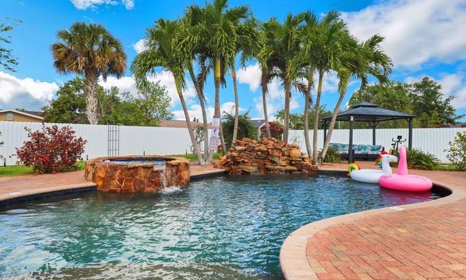 Golden Gate House | Relax in your Private Paradise.