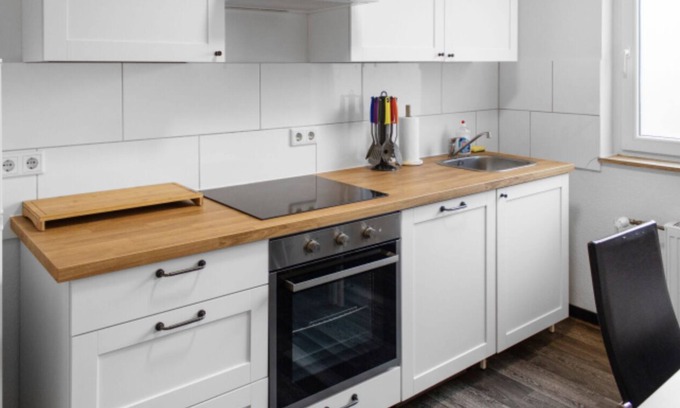 Mittelmeiderich Apartment | Relax Oasis with 65 inch SmartTV, Kitchen and Balcony