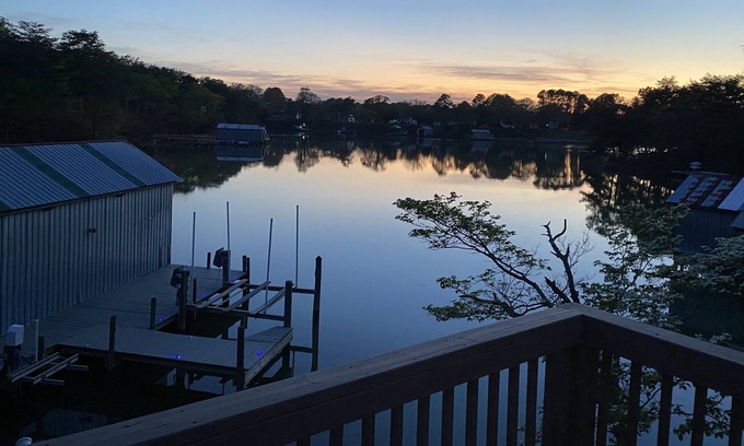 Topping House | Relax & Refresh w/ Deck, Boathouse, Kayaks, Ping Pong...bring your boat!