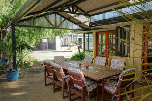 Geographe House | Relax to the Max - Pet Friendly Beach Retreat