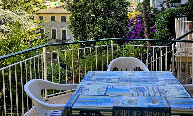 Zoagli Apartment | Relaxation a stone's throw from the sea. [Terrace] [Garage]