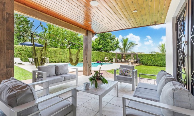 Palmetto Estates House | Relaxation and Fun in Miami /Heated Pool