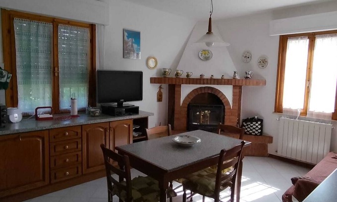 Collemezzano Apartment | Relaxation in the countryside a stone's throw from the sea - Garden, BBQ and private parking