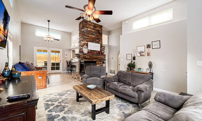 Las Cruces House | Relaxing 4 Bedroom House With Swim Spa