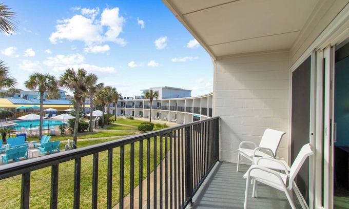 Neptune Beach House | Relaxing Airy Beach Retreat, Perfect for a Peaceful Getaway Escape, Pet Friendly