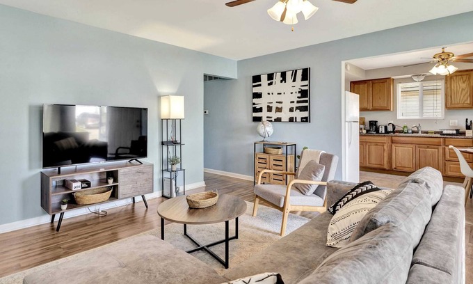 Hazel Park House | Relaxing & Charming Home in Hazel Park w/ Backyard