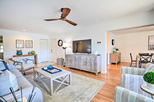 Central Naples Apartment | Relaxing Condo with Screened-In Lanai, 4 Mi to Beach