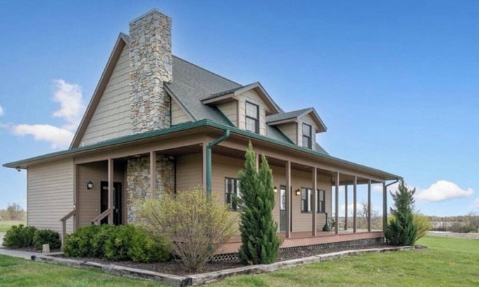 Moravia House | Relaxing Getaway Near Rathbun Lake – Sleeps 10