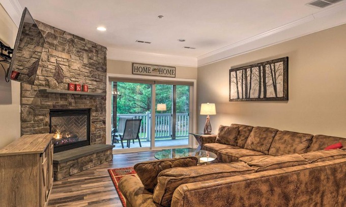 Lincoln Apartment | Relaxing Lincoln Condo with Fireplace and Shuttle