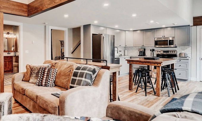 Canmore Villa | Relaxing Mountain Retreat, Pool, and Hot Tub