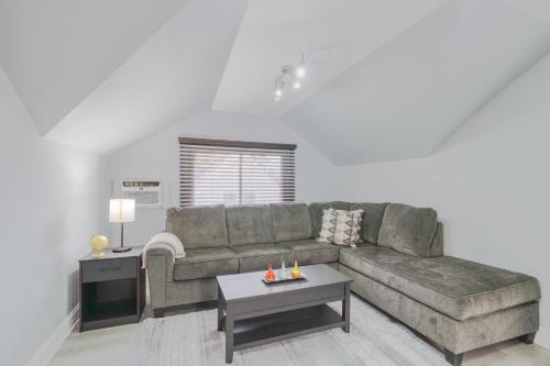 Lombard Apartment | Relaxing Retreat in the Heart of Lombard With Laundry