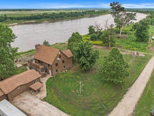 Pottawattamie County House | Relaxing River Cabin!