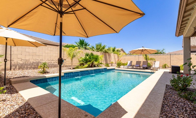 Surprise Farms House | Relaxing stay with FREE heated pool! The Rimrock Retreat