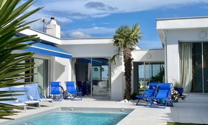 Lege-Cap-Ferret House | Relaxing villa with pool and peaceful views on the bay and its tides