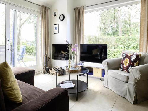 Loosdrecht House | Relaxing Waterfront Bungalow