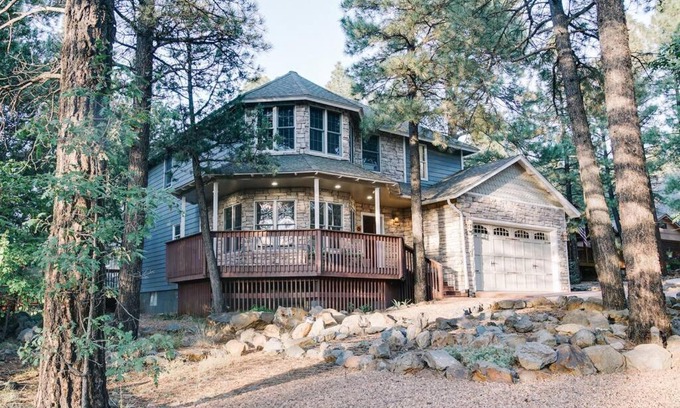 Munds Park House | RelaxingRejuvenating 4BR 3 and half BA cabin Munds Park