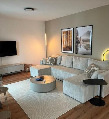Elgersweier Apartment | REMA Homes - 180x200 Bett Küche Bad 50' TV Tiefgarage