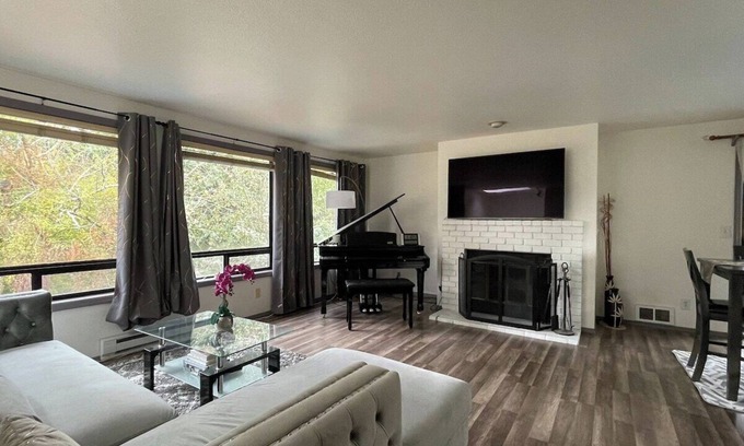 North City House | Remodel Spacious Modern Retreat