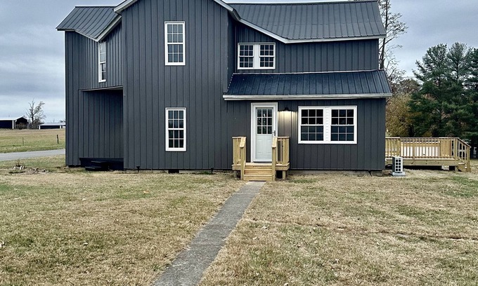 Tompkinsville House | Remodeled farmhouse with outdoor space and only minutes from the city limits.