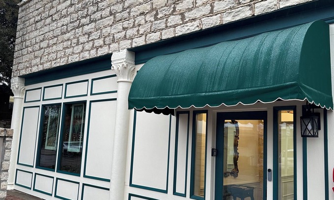 Granbury Cottage | Remodeled Historical Cottage- Six bedroom 4 bath steps to Granbury Square. Fab!