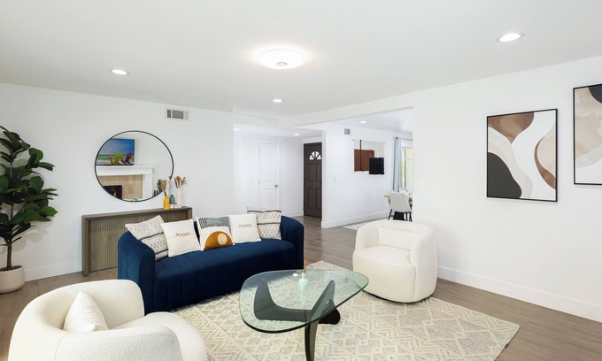 Fountain Valley House | Remodeled Modern Home Close to Disney/Beach