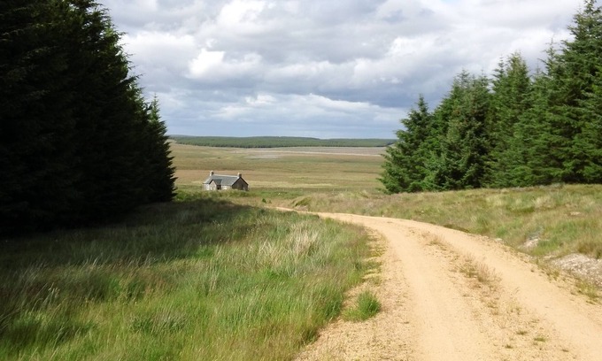 Halkirk Cottage | Remote pet friendly wilderness in Caithness - Free Fishing