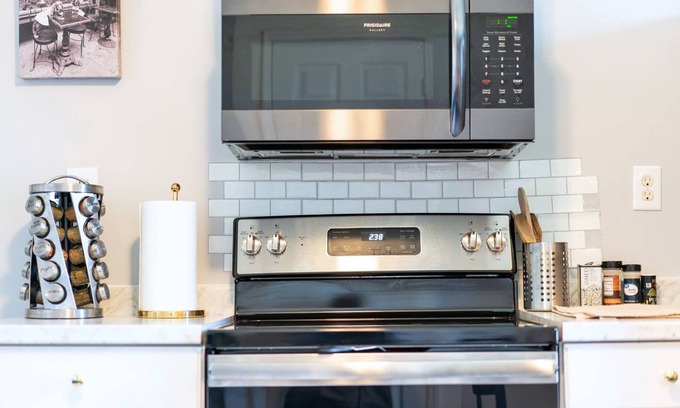 East Durham Apartment | Renovated 3 Bedroom Close to Downtown