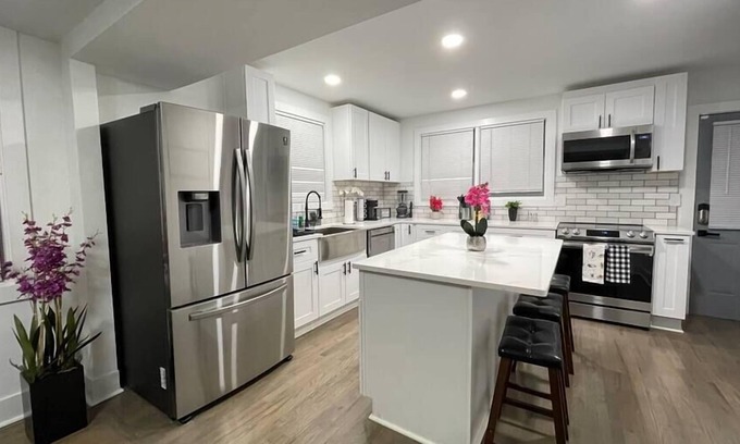 Sylvan Hills House | Renovated 3 Story Cape Cod near Beltline/Downtown