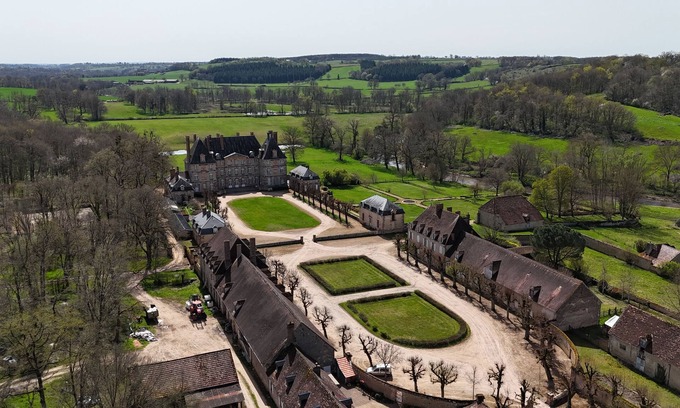 Vallon-en-Sully House | Renovated and luxurious Steward's House of stunning castle. Ideal for families.