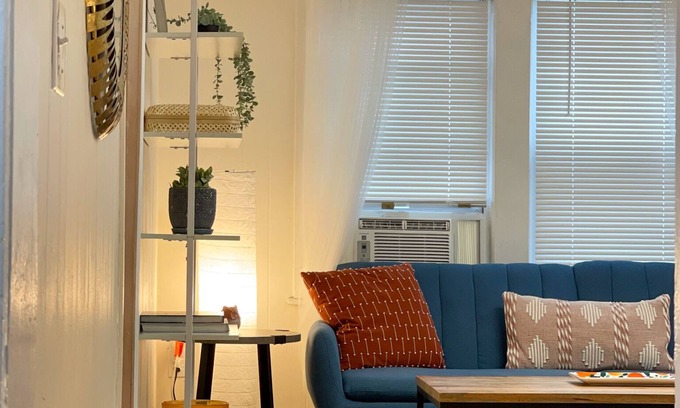 Middletown Apartment | Renovated Apt - 4min walk from Wesleyan & Main St