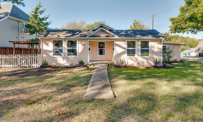 McKinney House | Renovated Charming Historic Home within 1 Mile of Historic Downtown McKinney