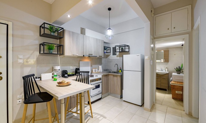 Zografos Apartment | Renovated flat close to Uni & hospitals