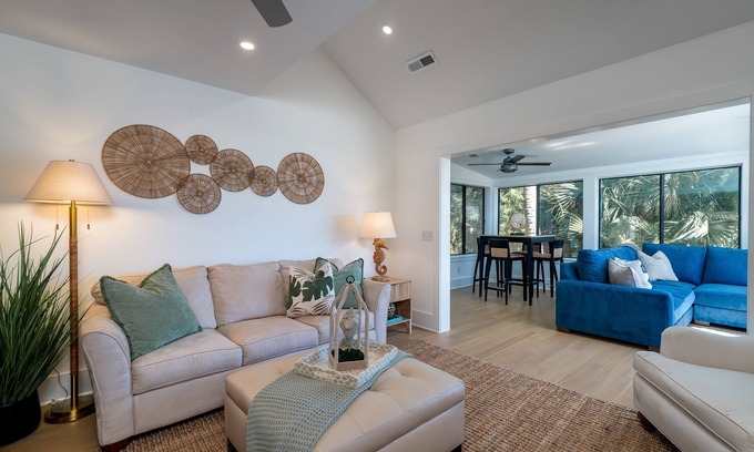 Tarpon Pond Cottage | Renovated from the Studs up! 3 Bedroom, 2 Bath! Amenity Cards!