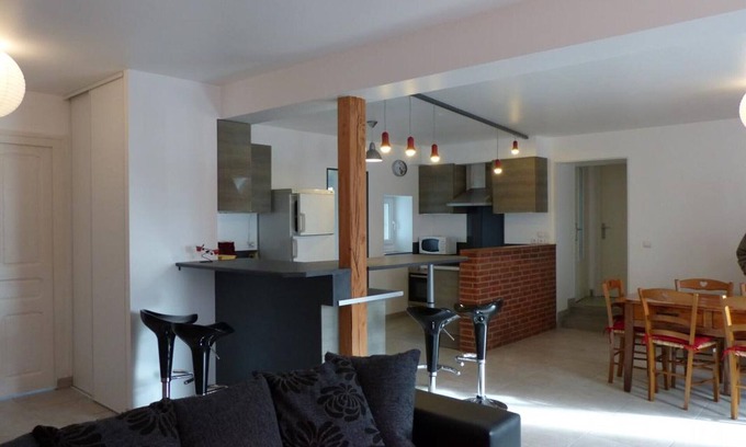 Poezat Cottage | Renovated house with charm and enclosed garden, pets allowed